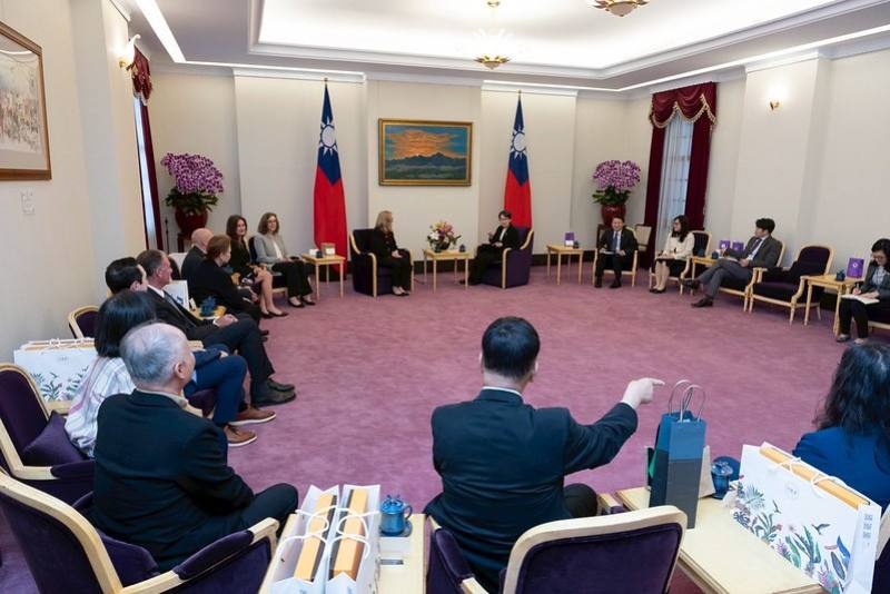 副總統接見「美國亞利桑納州鳳凰城市市長蓋蕾歌訪問團」