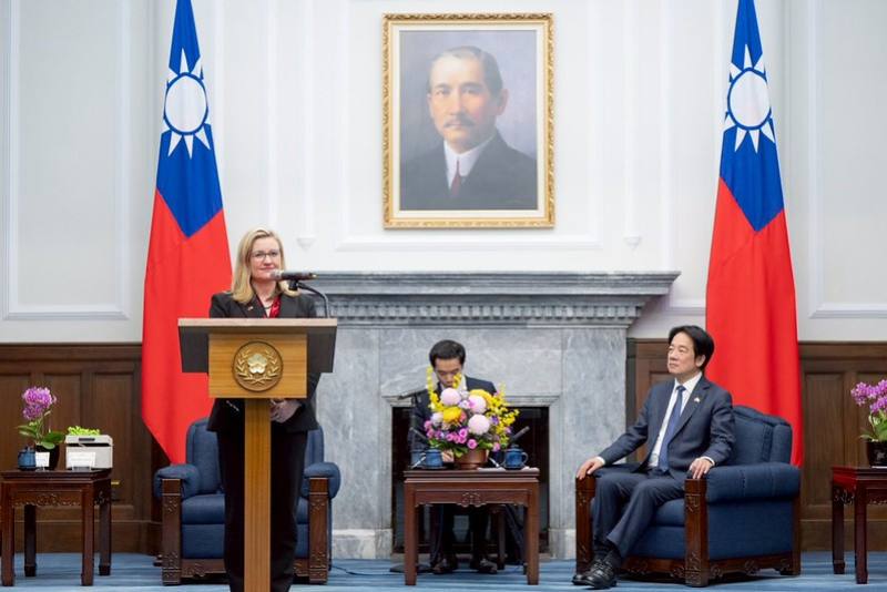 賴清德總統14日下午接見美國亞利桑納州鳳凰城市市長蓋蕾歌（Kate Gallego）訪問團