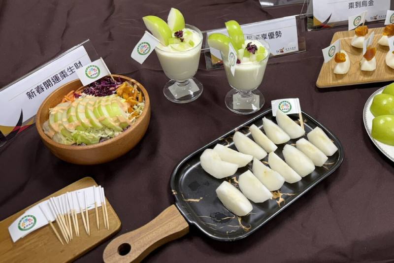 台南市山區蜜棗產地目前正值採收高峰期，市府協助推廣行銷，除鮮果直接食用外，還可做成沙拉或加入優格等，吃法多元，歡迎民眾體驗蜜棗美味。（台南市農業局提供）