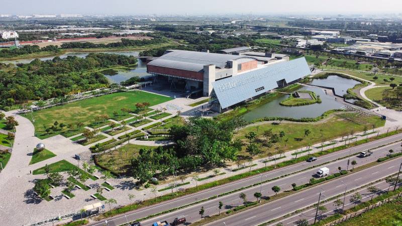 臺史博二期擴建時部份戶外園區將進行施工，但展館仍持續正常營運。