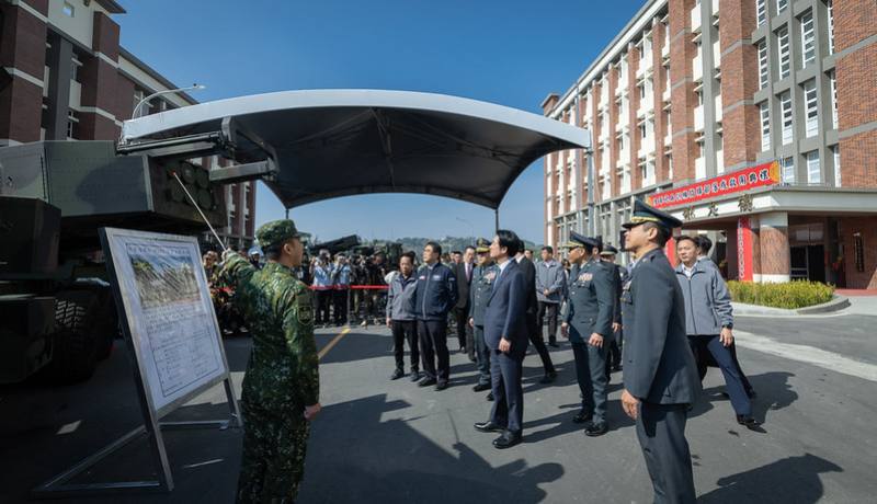 賴清德總統15日上午前往臺南主持「陸軍砲兵訓練指揮部落成啟用典禮」