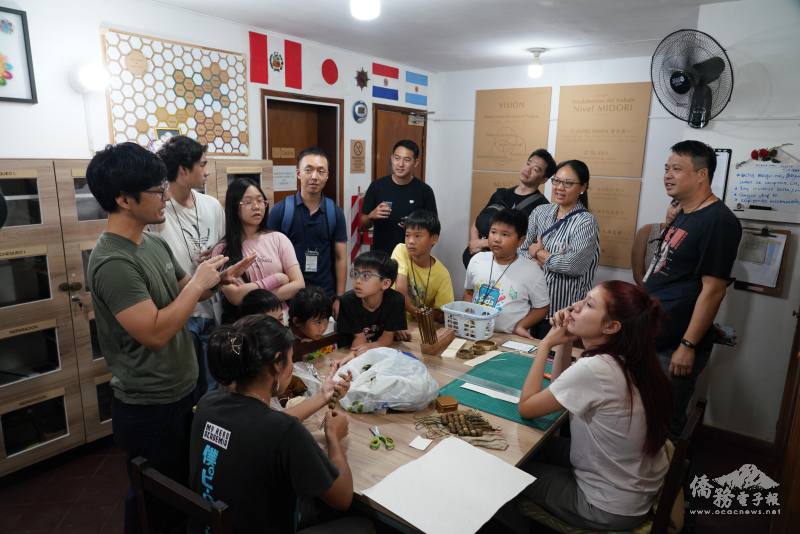 Midori工坊負責人立川巧雪(左一)分享創業故事與製作流程