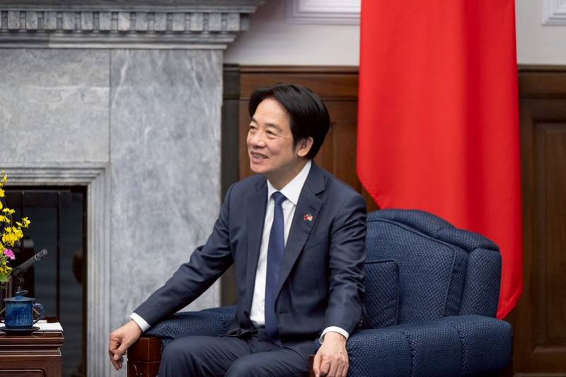 President Lai exchanges views with a delegation led by Mayor of the City of Phoenix, Arizona Kate Gallego.
