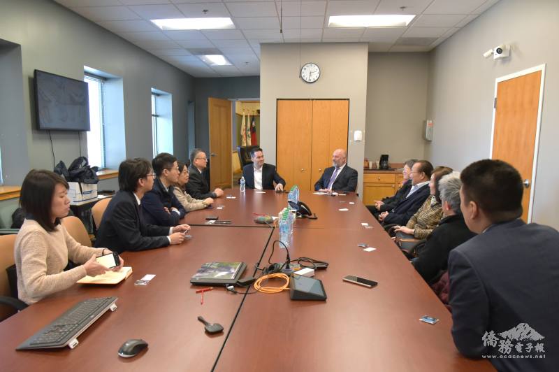 雙方就經貿、科技及文化交換意見