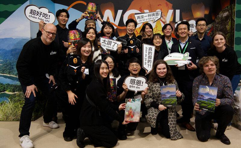 駐芬蘭代表林昶佐出席北歐Matka Travel Fair旅展，與台灣館人員合照