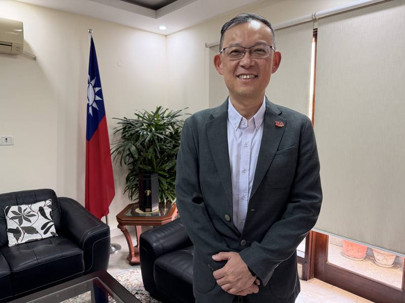 「青年百億海外圓夢基金計畫」2025年首度實施，當中包括到印度實習的青年，駐印度代表陳牧民表示，希望透過計畫到印度的實習生，「向印度介紹台灣，也把在印度看到的帶回台灣」，藉此加深雙邊的認識。