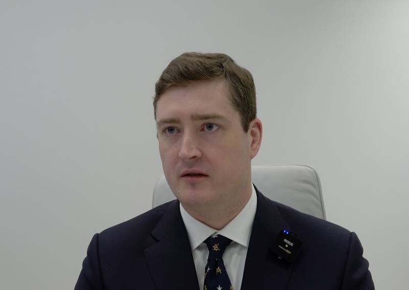 美國總統川普對取得格陵蘭的態度越趨強硬，前白宮國安會幕僚長葛瑞16日受訪表示，美國和格陵蘭未來的關係可考慮像是關島等領地安排，或雙方簽署「自由聯合協定」（COFA）。