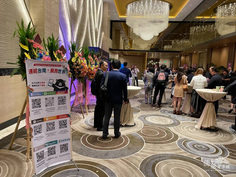 交接典禮開始前舉行「Taiwan Link」啟動儀式，現場同步設置 i僑卡宣傳展示