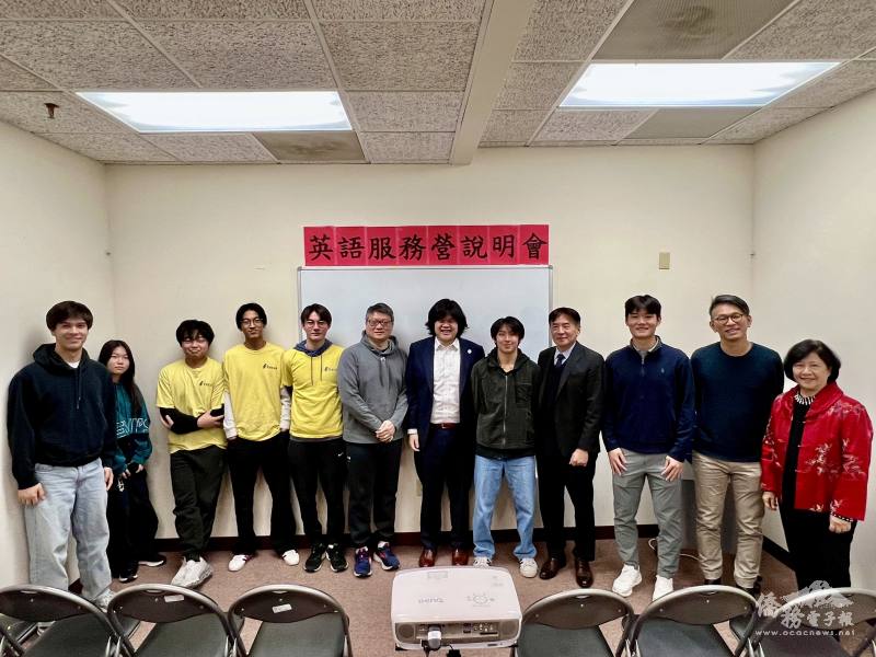 Medford市議員曾御宸到場支持，鼓勵年輕朋友踴躍參加