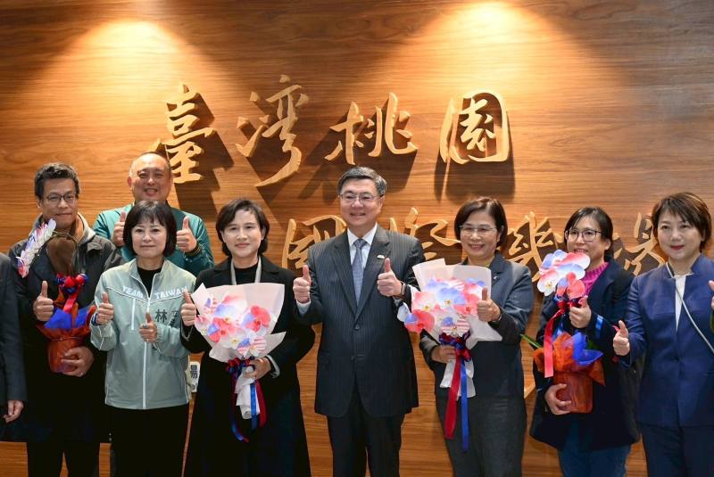 2026年1月19日行政院長卓榮泰赴桃園機場迎接鄭麗君副院長一行 凱旋歸國