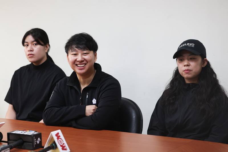 2026年米蘭科爾蒂納冬季奧運將於2月6日開幕，台灣選手林頌恩（左起）、林欣蓉、梁宥婕組成首支女子雪車隊