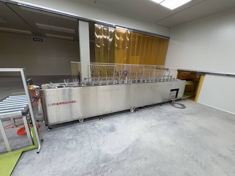 第二代鳳梨釋迦果實清潔機械安裝於集貨場情形