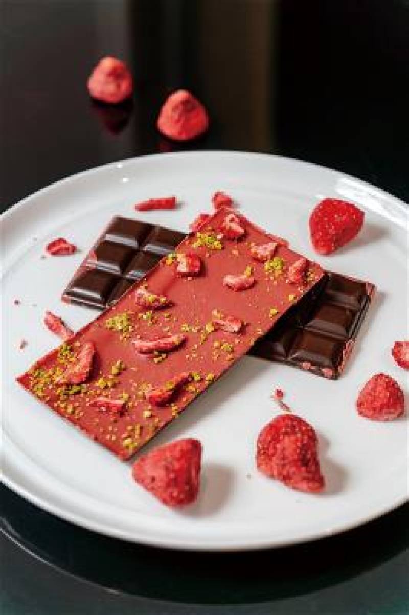 Quxeenie Wu won Gold at the International Chocolate Awards in 2023 with a creation that championed women: “Comfort Dark Chocolate Bar: Jasmine & Strawberry.”