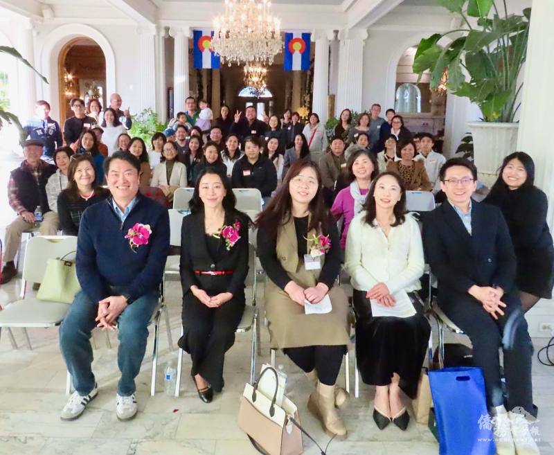 與會貴賓及會員於科羅拉多州州長官邸合影留念