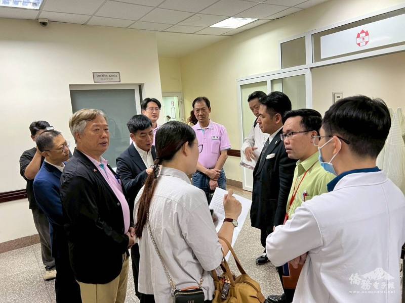 一行人參觀鴻德醫院，實地了解院方醫療設施、就醫流程及整體醫療服務能量