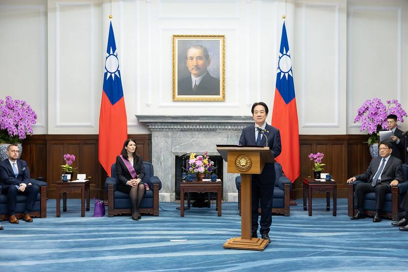 總統頒授捷克前眾議長艾達莫娃「特種大綬景星勳章」，並致詞