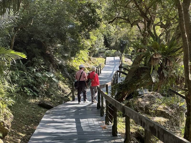 太魯閣國家公園管理處推出「太魯閣台地故事地圖」故事地圖，共有9種主題，只要走進太魯閣遊客中心，在服務台掃描QR code就可進入故事地圖平台。（太管處提供）