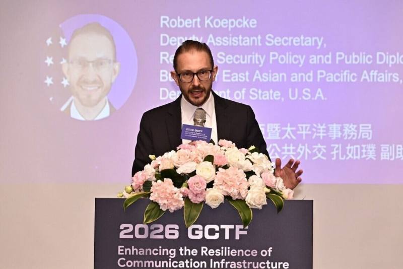 「全球合作暨訓練架構（GCTF）強化通訊基礎設施韌性」國際研習營21日至23日登場，美國國務院副助卿孔如璞（Robert Koepcke）於開幕致詞。（外交部提供）