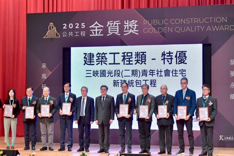 卓院長親自頒發獎項