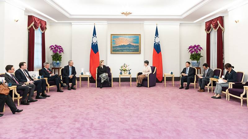 副總統接見「德國馬歇爾基金會」跨大西洋訪問團，並相互交流