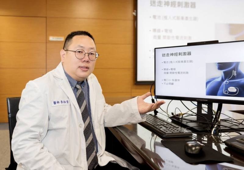 癲癇是需要長期抗戰的慢性神經疾病，若反覆發作、藥物控制不佳，更是充滿挑戰。成大醫院醫師李柏萱21日指出，迷走神經刺激術是低侵入性且成熟的治療選擇，全球臨床應用近30年，具備安全性與療效的研究支持。（成大醫院提供）