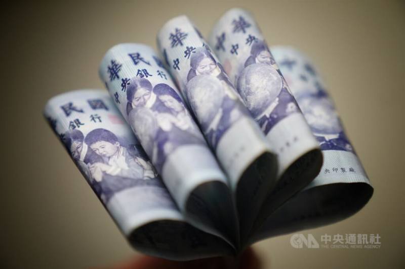 圖為新台幣紙鈔。（中央社檔案照片）