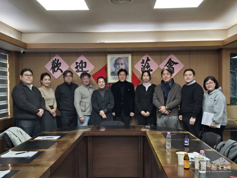 漢城華僑協會冬令濟助審查會議出席人員合影