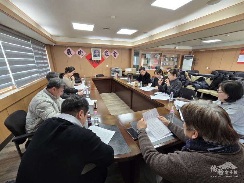 與會人員共同研商福祉補助章程