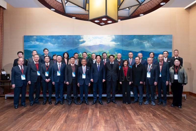 總統與出席人員合影