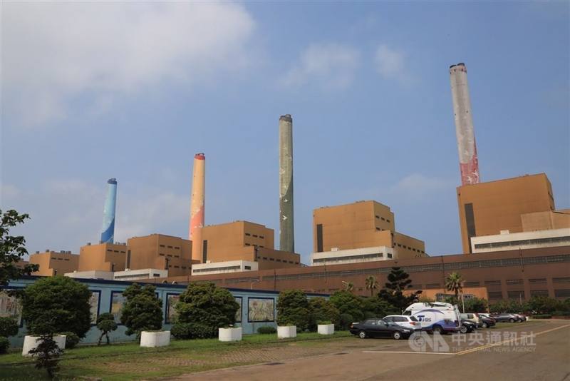 圖為台中火力發電廠。（中央社檔案照片）