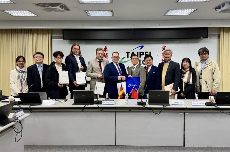 來自德國薩克森自由邦的兩所大學團隊前往台北科技大學拜訪交流，希望深化台德高教與產學合作。（北科大提供）