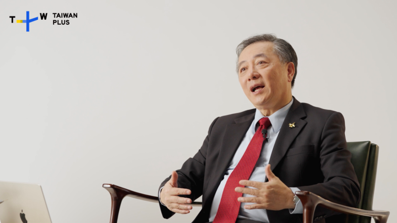 胡振東（Tony Hu）曾在美國空軍服役長達27年，擔任過美國國防部中國與台灣事務官員，亦曾於美國在台協會及大型國防企業任職，擁有國防政策制定、研究與跨國軍事合作深厚經驗。