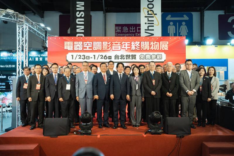 總統與出席人員合影