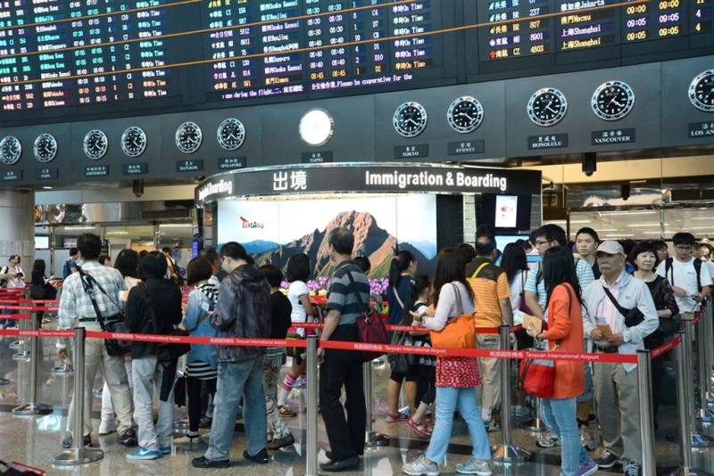 農曆春節、寒假是出國旅遊旺季，圖為桃園機場。（中央 社檔案照片）