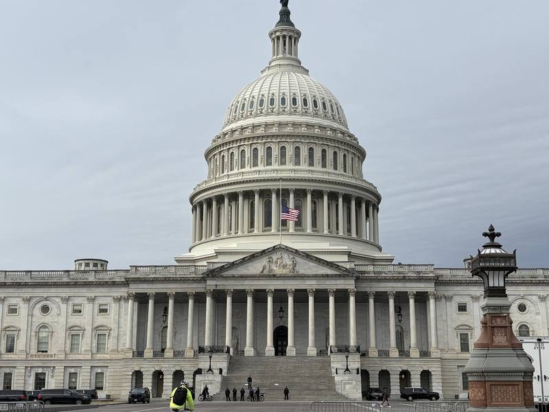 美國聯邦眾議院22日通過國防撥款法案，授權撥款10億美元強化台灣安全合作，法案另編列1.5億美元，用於替換提供給台灣的國防物資