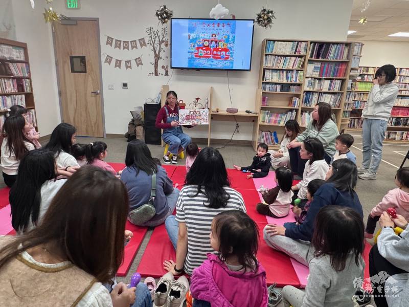 Joyce老師準備肢體律動與節奏感十足的音樂雪人電車故事