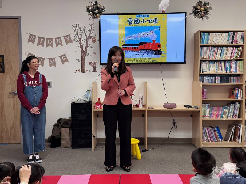 金山灣區文教中心主任莊雅淑致詞並歡迎所有僑青家庭參與故事時間