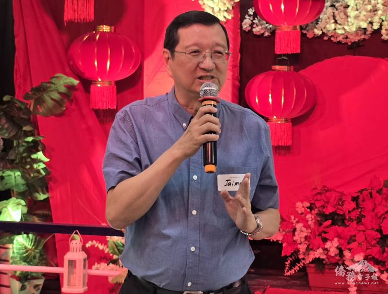 理事長暨僑務委員陳柏材致詞