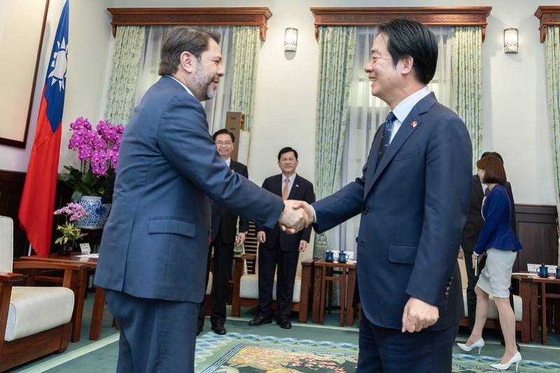 賴清德總統23日下午接見美國聯邦參議員蓋耶哥（Ruben Gallego）訪問團