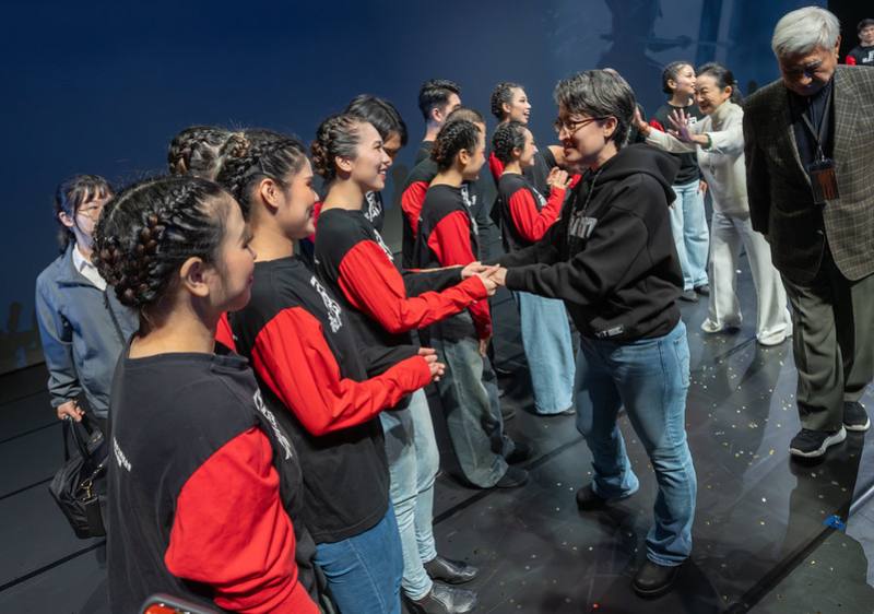 蕭美琴副總統24日下午觀賞《紙風車368兒童藝術工程20週年特別演出》