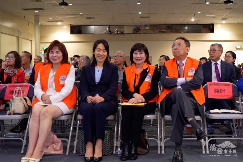 （左起）行政院政務顧問陳玲華、洛杉磯辦事處副處長陳令欣、南加州臺美急難救助協會會長徐菡美、中華民國總統府國策顧問田詒鴻參與防詐防災講習