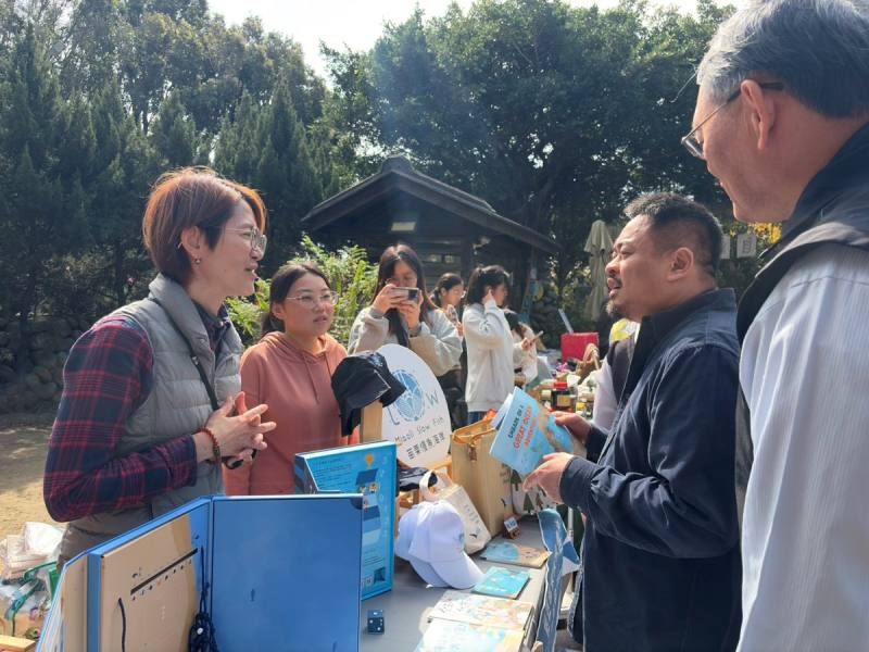 洪申翰部長（右二）、桃竹苗分署賴家仁分署長（右一）