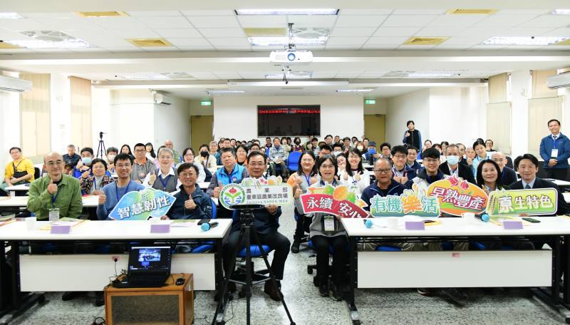 試驗研究推廣成果研討會現場來賓熱烈參與
