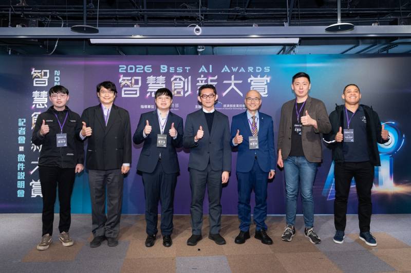 MOEA DoIT Director General Chao-Chung Kuo (center) joins judges and previous winners to launch the 2026 Best AI Awards. Pictured from left to right: Wen-Yu Su (Student, NCU); Herbert Hsiao (Founder & CTO, Pulxion); Paul Lo (CTO & Co-founder, Jmem Tek); Di