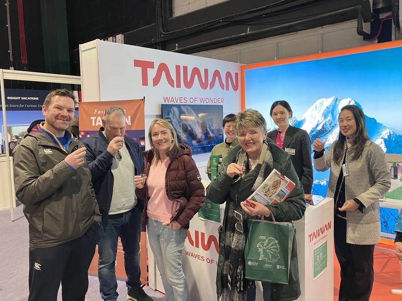 愛爾蘭旅遊產業盛會「都柏林國際旅展」23至25日舉行，台灣館舉辦噶瑪蘭威士忌品飲活動，廣獲好評。（駐愛爾蘭代表處提供）