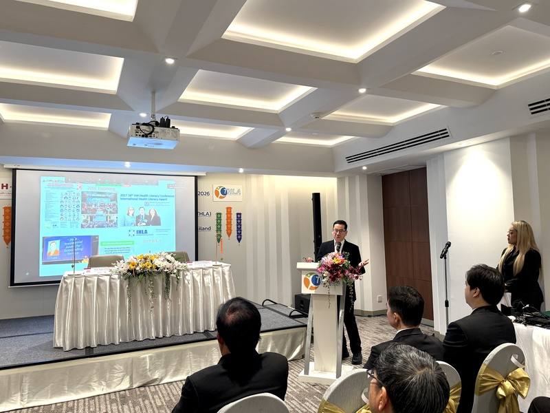 第12屆亞洲健康識能國際大會11月將在泰國清邁大學登場，台灣健康識能與傳播學會理事長、亞洲健康識能學會榮譽理事長張武修（講台上）26日在簽署儀式上介紹亞洲健康識能學會。中央社記者李宗憲曼谷攝