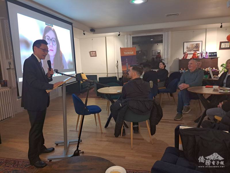 Ambassador Tang, Representative of the Taipei Representative Office in Ireland, delivering an address.