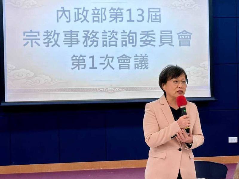 內政部27日舉行宗教事務諮詢委員會，內政部長劉世芳（圖）針對宗教基本法議題指出，目前宗教界共識不高且涉及法規適用問題，因此會在確保憲法宗教自由與現行法制框架下，再尋求社會共識。（內政部提供）