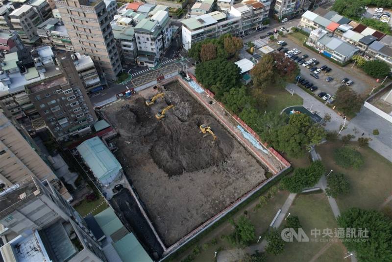 圖為位於台北市北投區的中華經濟研究院興建院舍大樓工程。（中央社檔案照片）