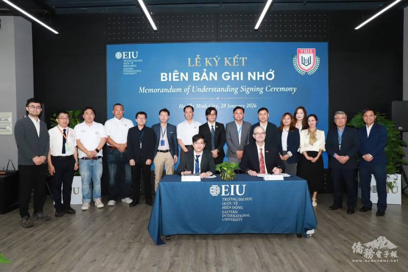 EIU 與越華國際學校簽署 MOU，與會貴賓合影
